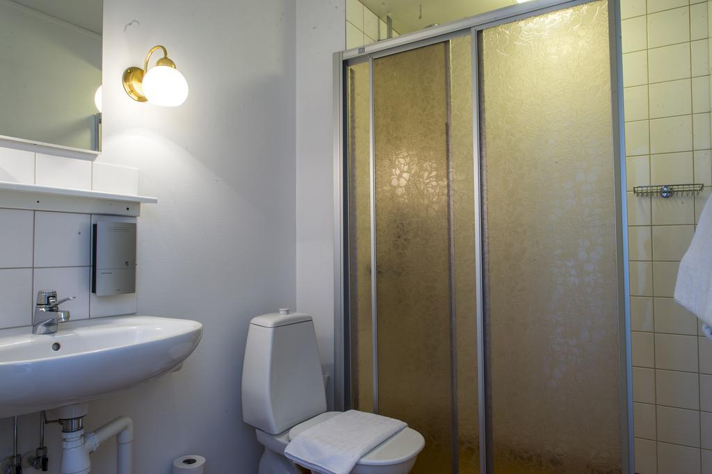 Hotell Sjoevillan Upplands-Väsby Extérieur photo