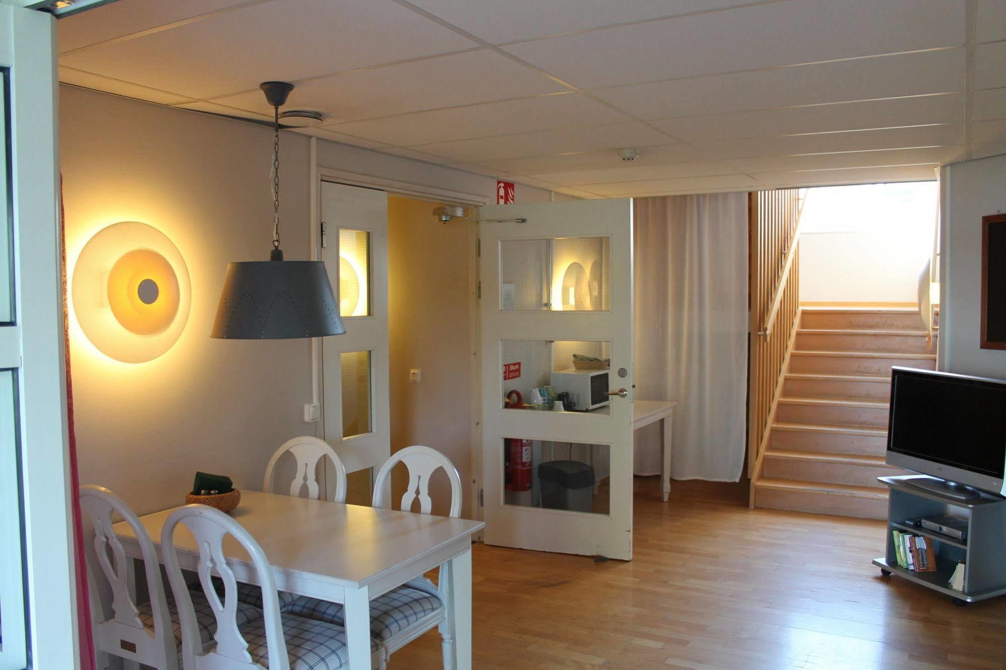 Hotell Sjoevillan Upplands-Väsby Extérieur photo