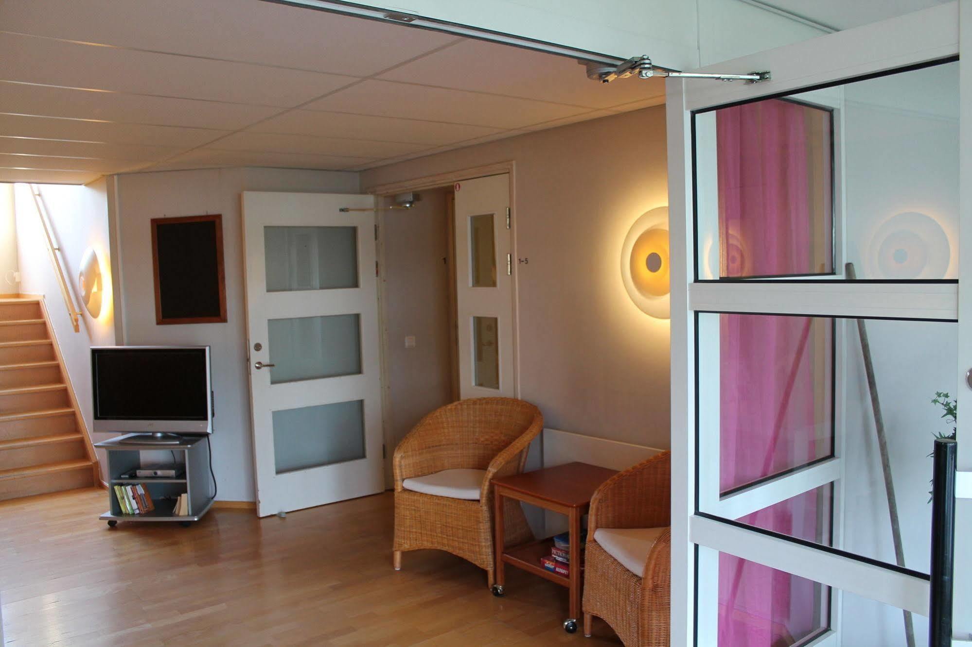 Hotell Sjoevillan Upplands-Väsby Extérieur photo