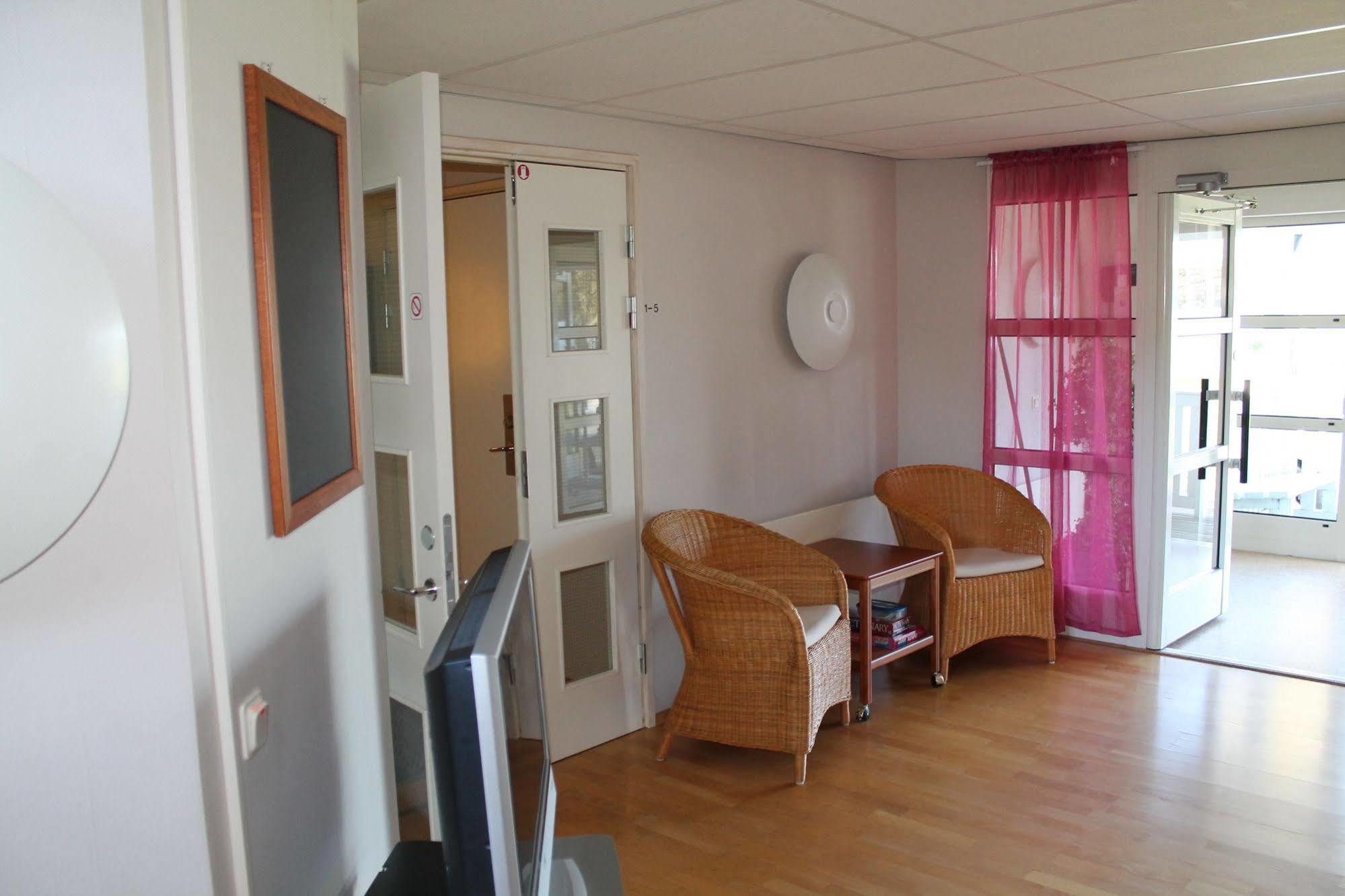 Hotell Sjoevillan Upplands-Väsby Extérieur photo