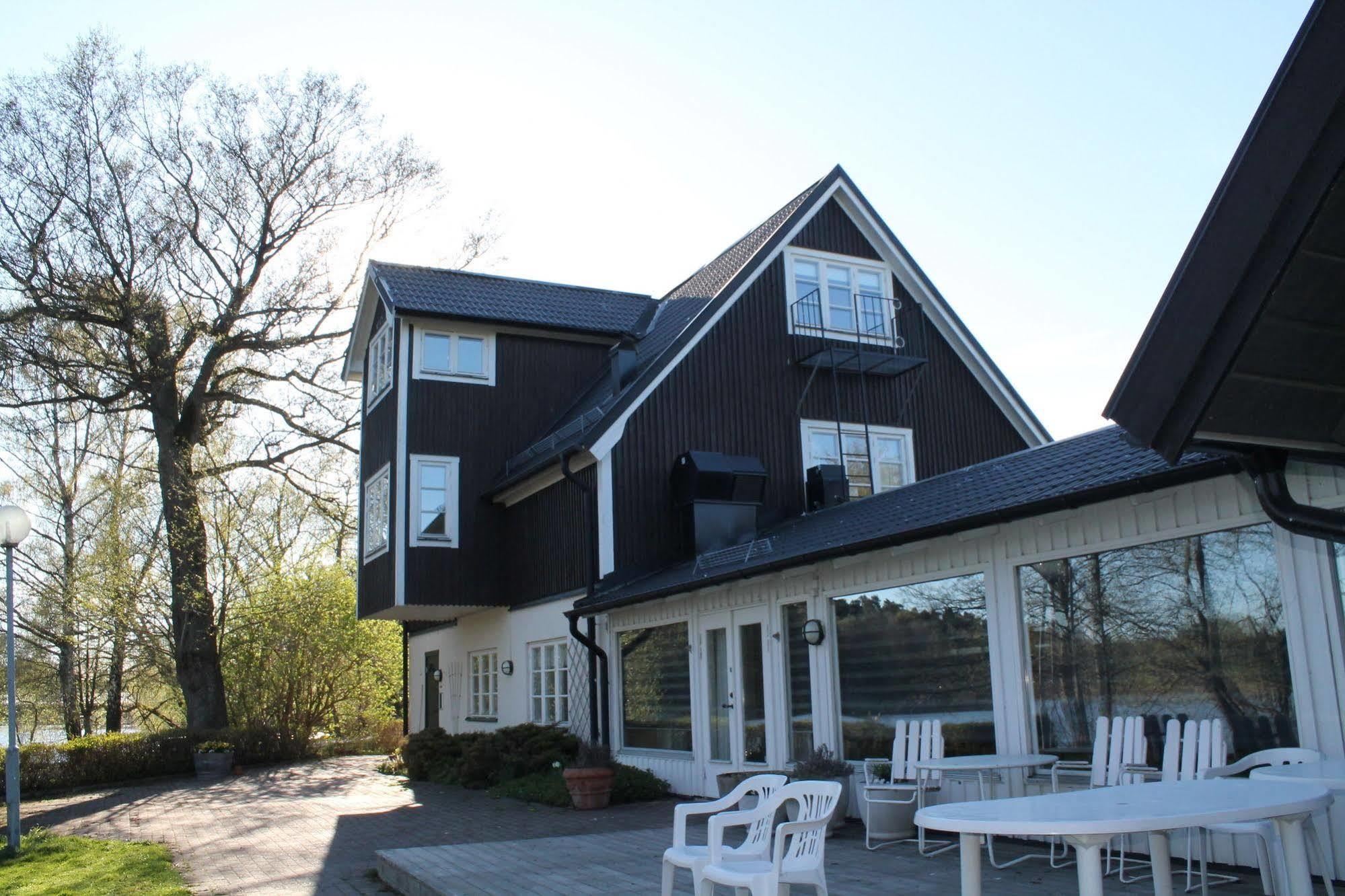 Hotell Sjoevillan Upplands-Väsby Extérieur photo