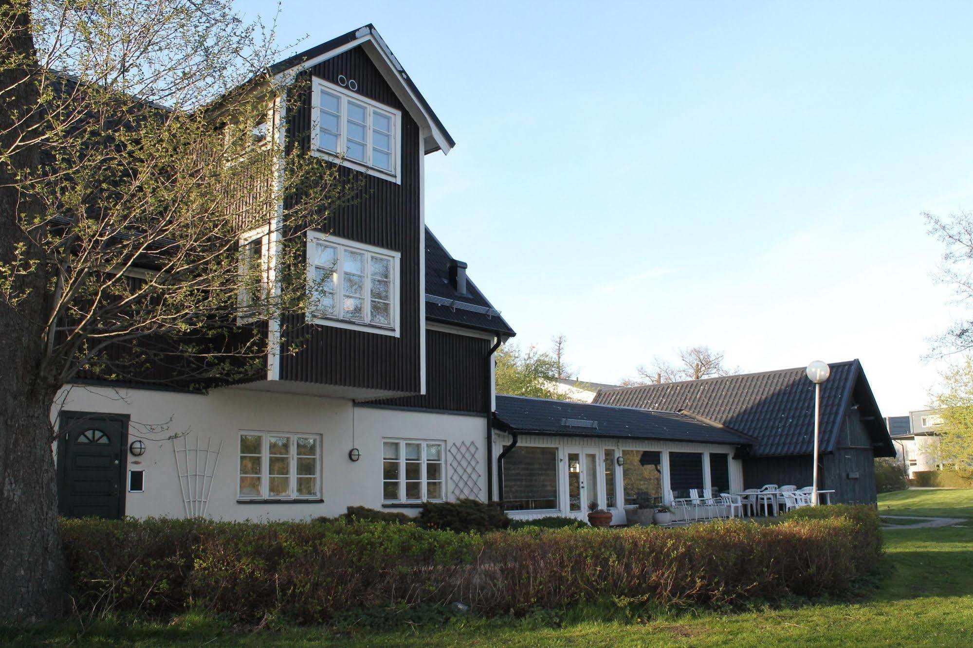 Hotell Sjoevillan Upplands-Väsby Extérieur photo